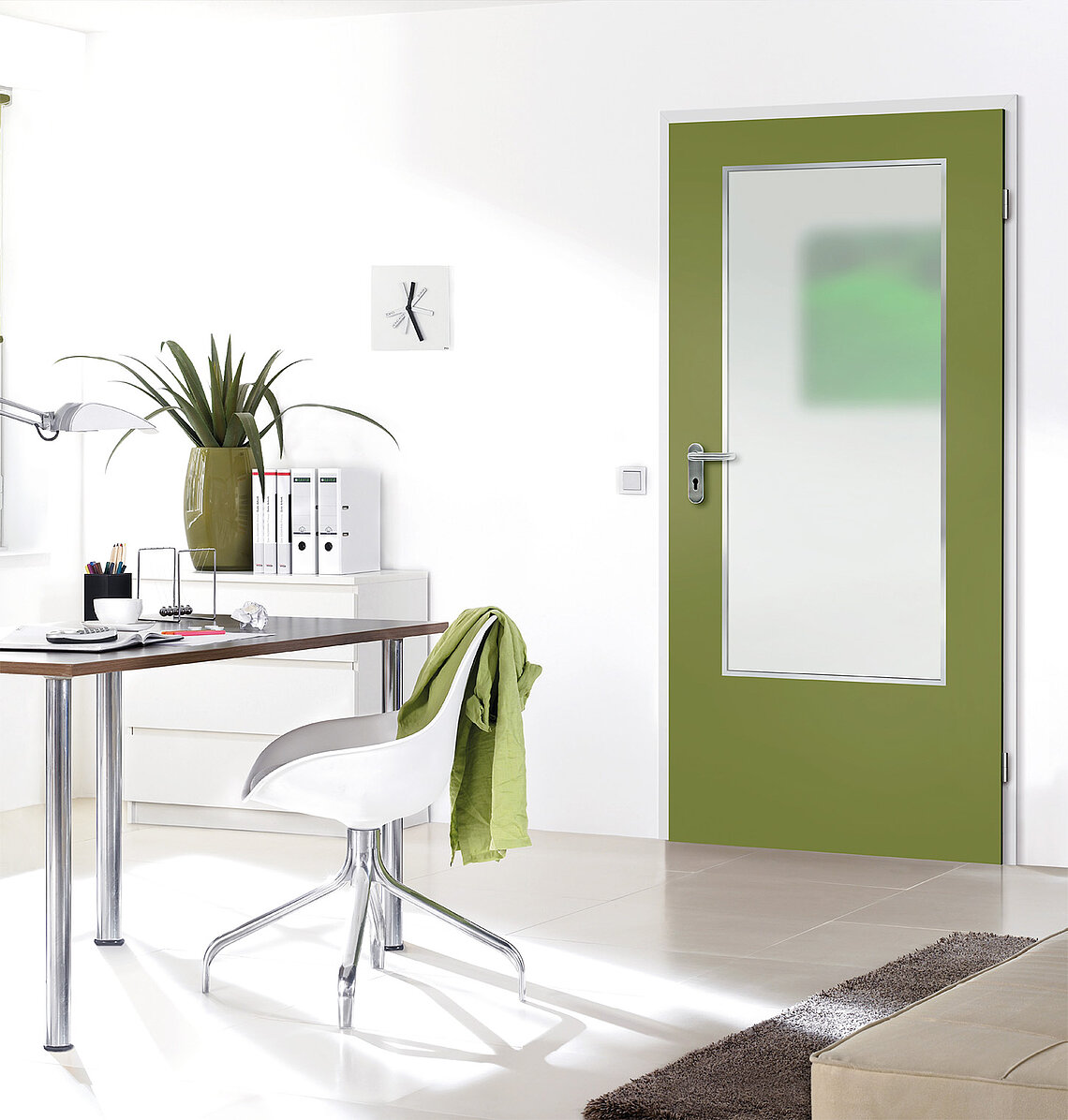 Innentür in grün mit Verglasung (Milchglas)
